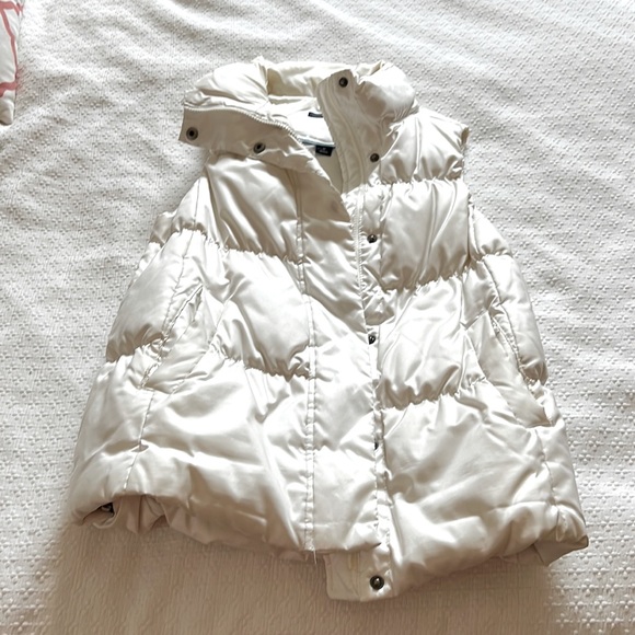 GAP Jackets & Blazers - Gap Puffer Vest with snaps and zipper